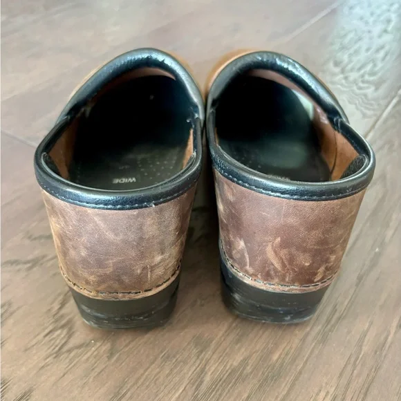 Dansko Wide Professional Antique Brown Leather Clogs EU40 Wide - Picture 7 of 8